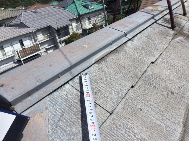 稲美町の錆で変色した棟板金